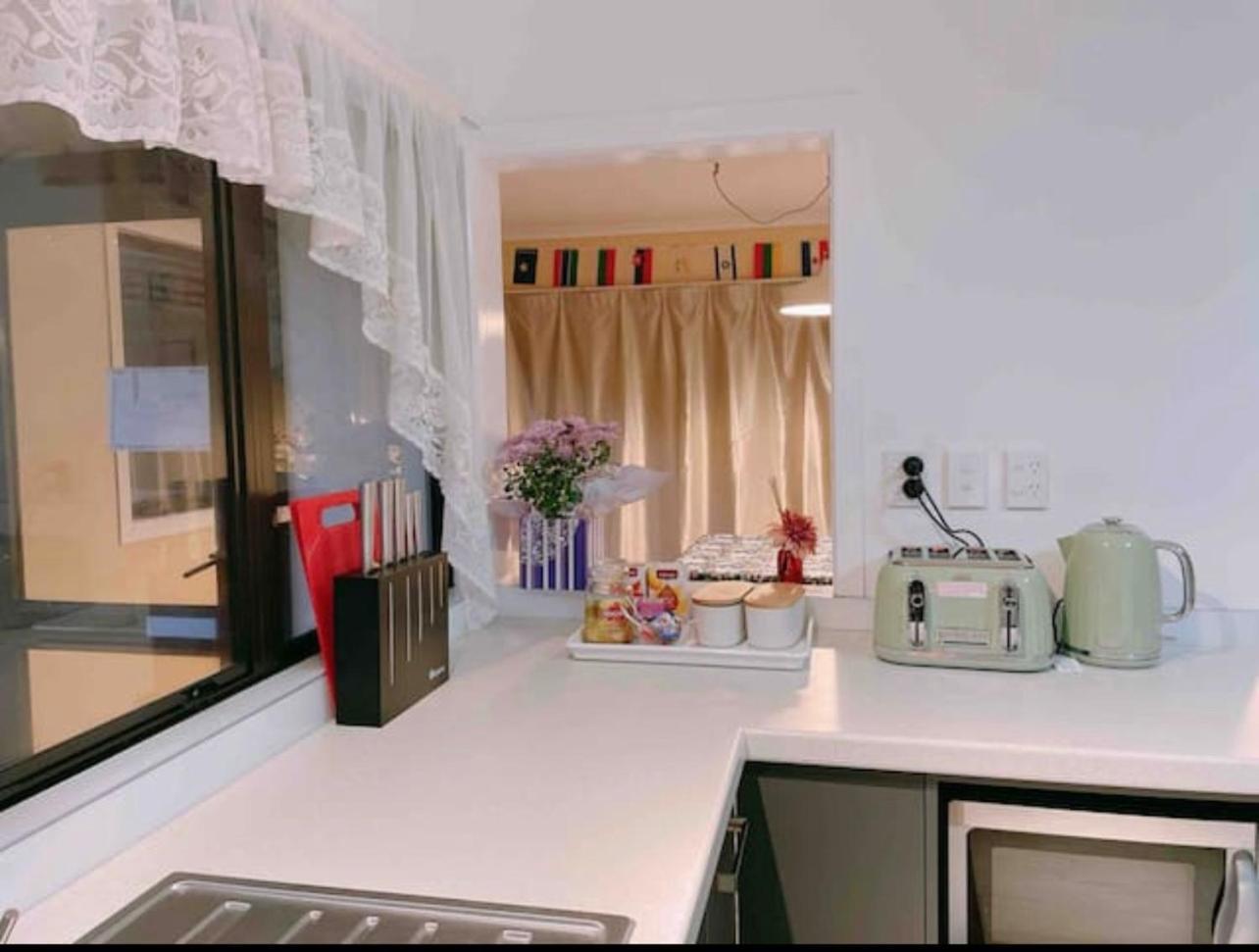Skyline Mountain View Lodge Up To 16 People โรโตรัว ภายนอก รูปภาพ